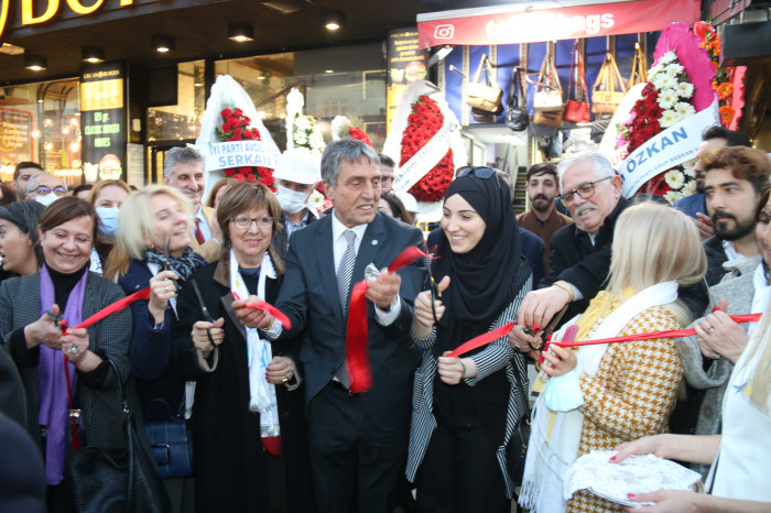 İYİ Parti Zeytinburnu İlçe Teşkilatı yeni binasına taşındı