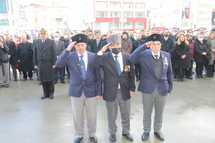 Çanakkale şehitleri kar altında anıldı