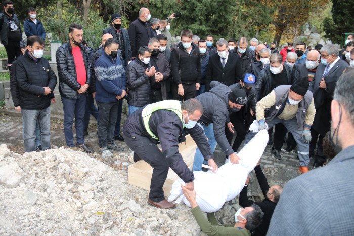 Duayen Gazeteci Mehmet Alpay gözyaşları arasında toprağa verildi