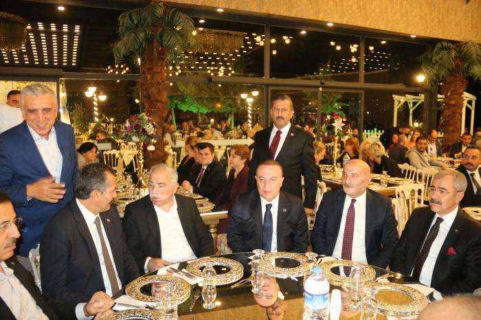 Hilal ile Halil rüya gibi bir düğünle dünya evine girdiler