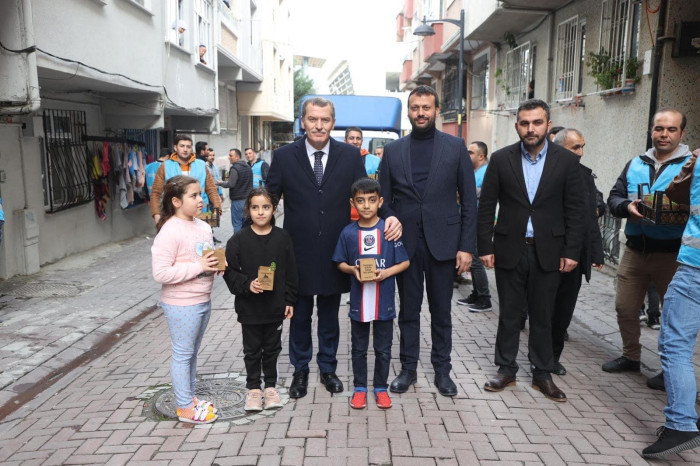 Zeytinburnu’na Bahar Fesleğenle Geldi