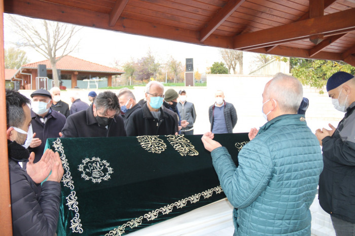 Duayen Gazeteci Mehmet Alpay gözyaşları arasında toprağa verildi