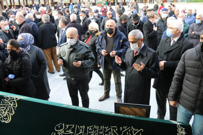 Duayen Gazeteci Mehmet Alpay gözyaşları arasında toprağa verildi