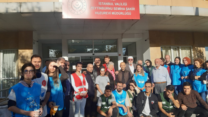 Zeytinburnu Semiha Şakir Huzurevinde renkli görüntüler