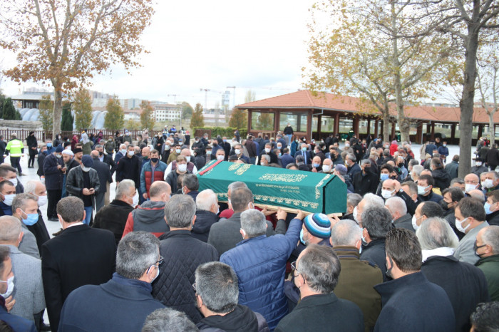 Duayen Gazeteci Mehmet Alpay gözyaşları arasında toprağa verildi