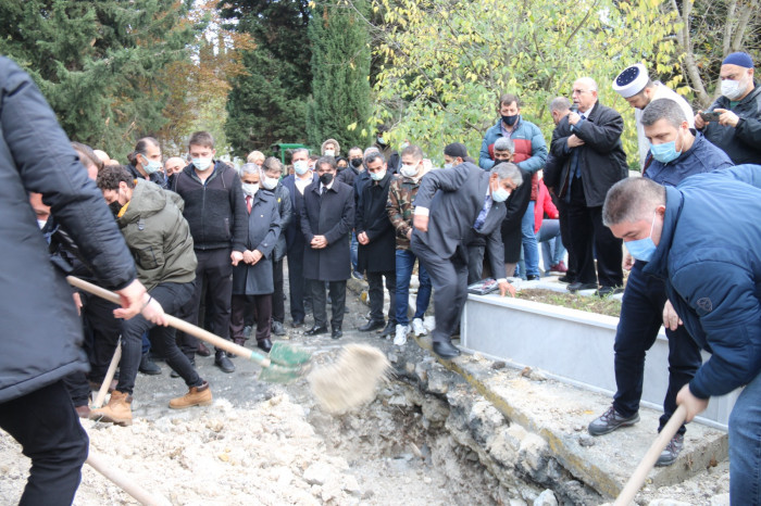 Duayen Gazeteci Mehmet Alpay gözyaşları arasında toprağa verildi