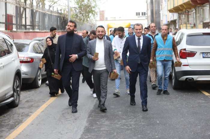 Zeytinburnu’na Bahar Fesleğenle Geldi