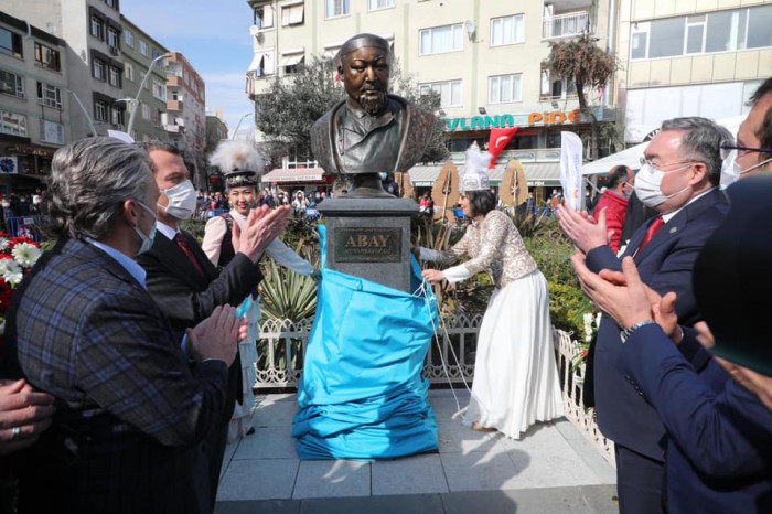 Abay Kunanbayoğlu Meydanı açıldı