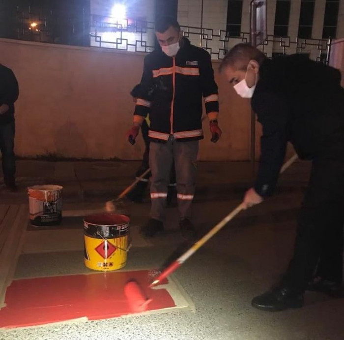 Zeytinburnu'nda Yaya Geçitleri Kırmızıya boyandı