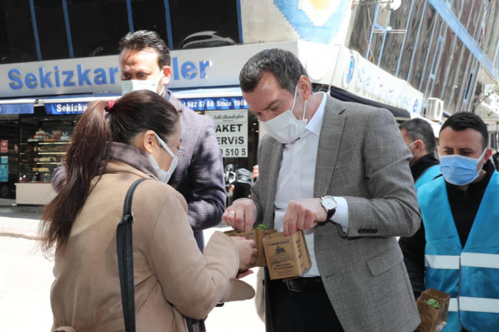 Yenidoğan Mahallesi’nin sokaklarını fesleğen kokusu sardı