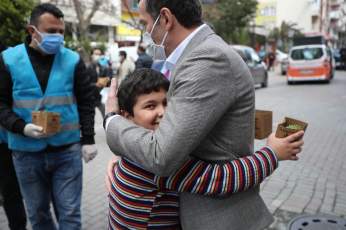 Yenidoğan Mahallesi’nin sokaklarını fesleğen kokusu sardı