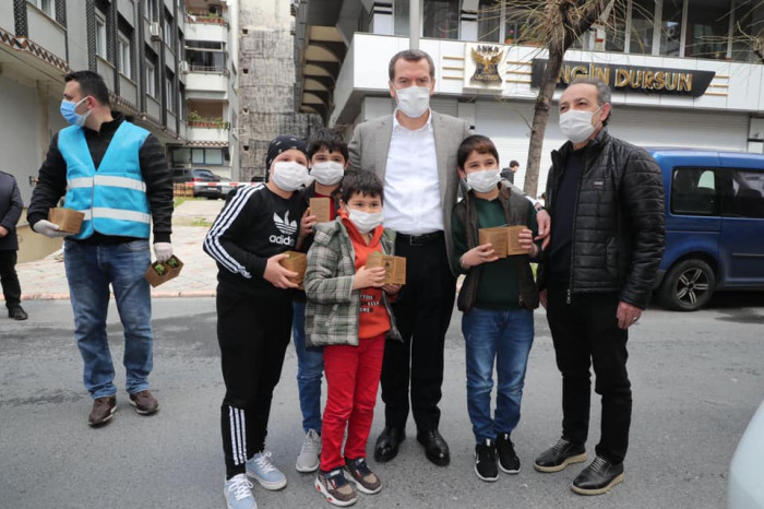 Yenidoğan Mahallesi’nin sokaklarını fesleğen kokusu sardı