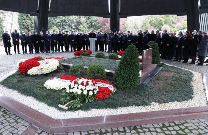 Merhum Cumhurbaşkanı Turgut Özal Topkapı'daki anıt mezarında anıldı