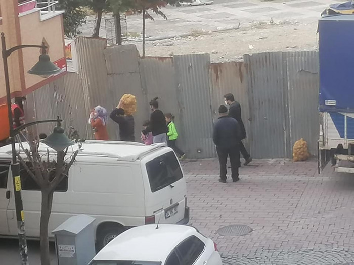 Zeytinburnu'nda Ücretsiz Patates Dağıtımı başladı