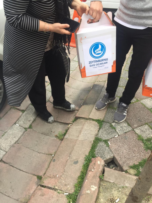 Zeytinburnu Ülküocakları ihtiyaç sahiplerini yalnız bırakmıyor