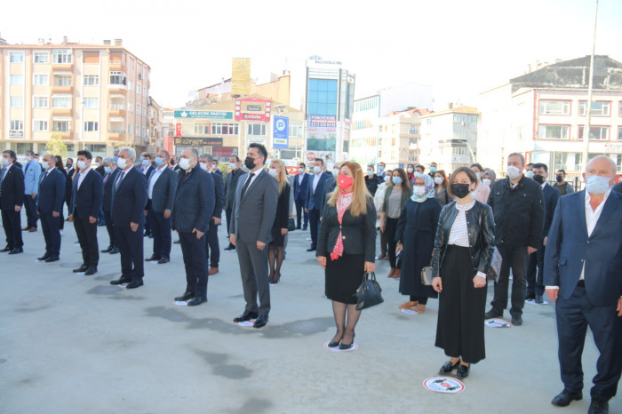 Zeytinburnu’nda 23 Nisan çelenk sunma töreni gerçekleşti