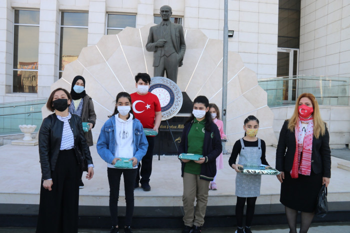 Zeytinburnu’nda 23 Nisan çelenk sunma töreni gerçekleşti