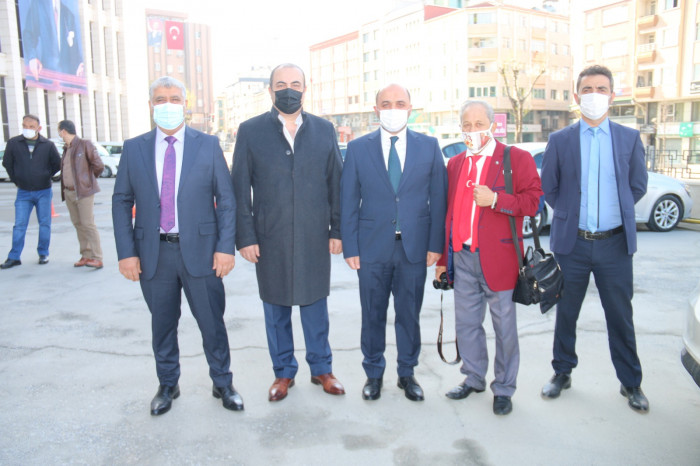 Zeytinburnu’nda 23 Nisan çelenk sunma töreni gerçekleşti