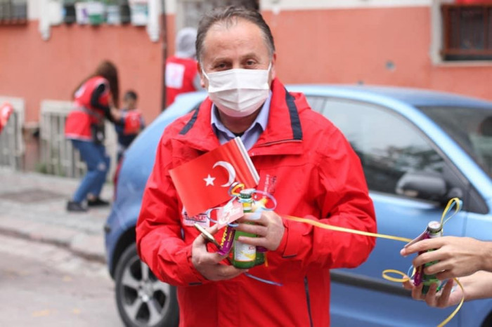 Kızılay Zeytinburnu 23 Nisan'da çocukları unutmadı