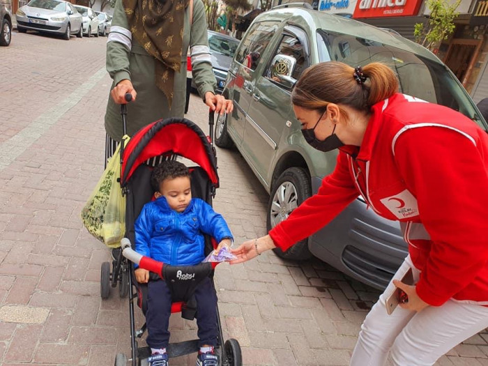 Kızılay Zeytinburnu 23 Nisan'da çocukları unutmadı