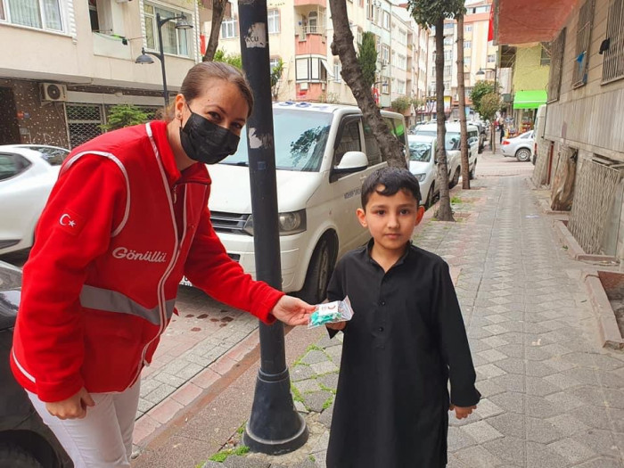 Kızılay Zeytinburnu 23 Nisan'da çocukları unutmadı