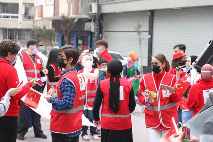 Kızılay Zeytinburnu 23 Nisan'da çocukları unutmadı