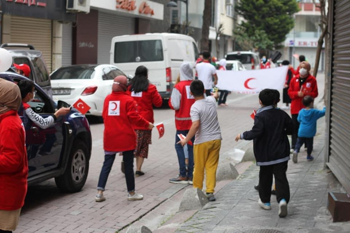 Kızılay Zeytinburnu 23 Nisan'da çocukları unutmadı