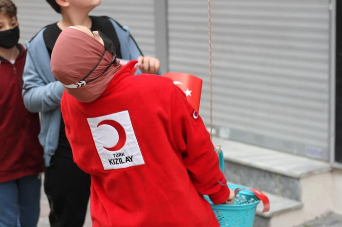 Kızılay Zeytinburnu 23 Nisan'da çocukları unutmadı