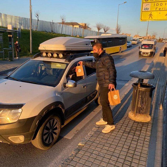 AK Parti Zeytinburnu Gençlik Kolları gönüllere dokunuyor