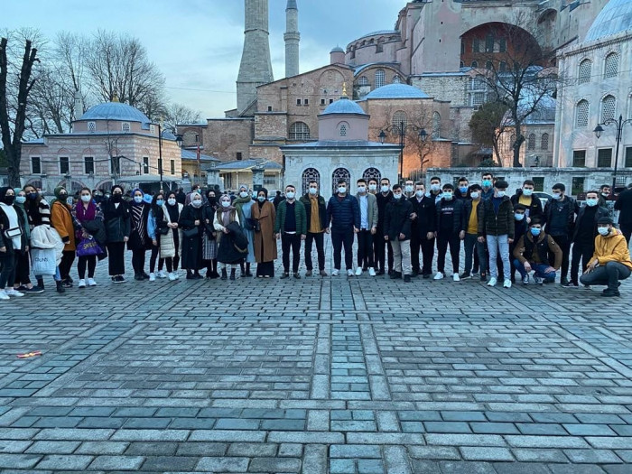 AK Parti Zeytinburnu Gençlik Kolları gönüllere dokunuyor