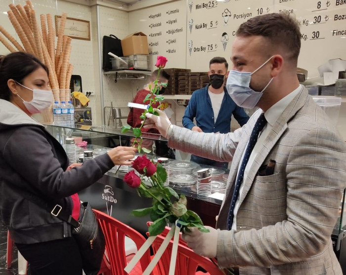 AK Parti Zeytinburnu Gençlik Kolları gönüllere dokunuyor