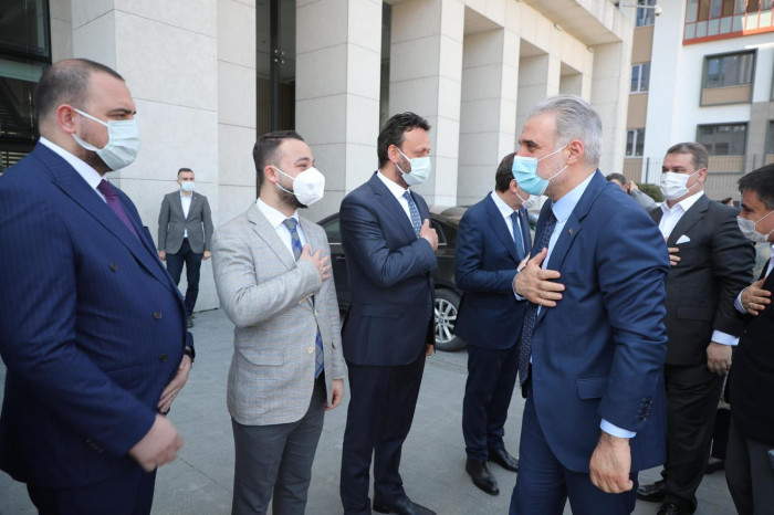 AK Parti Zeytinburnu Gençlik Kolları gönüllere dokunuyor