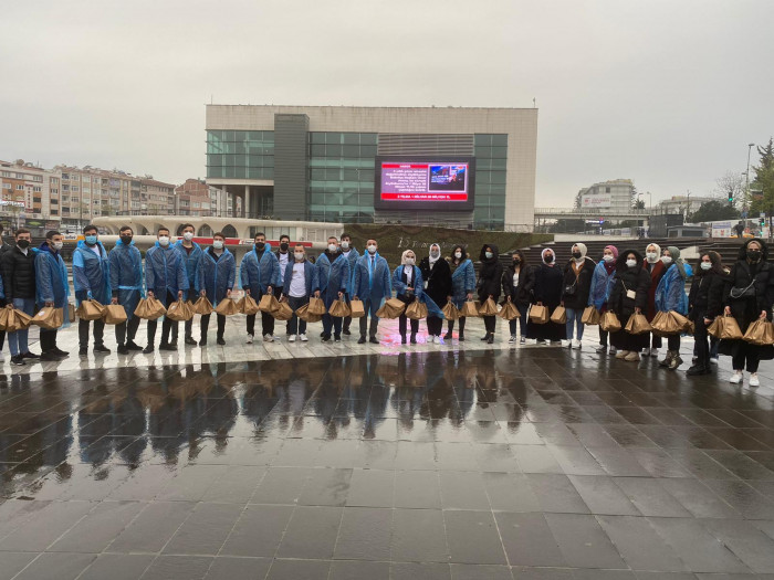 AK Parti Zeytinburnu Gençlik Kolları gönüllere dokunuyor
