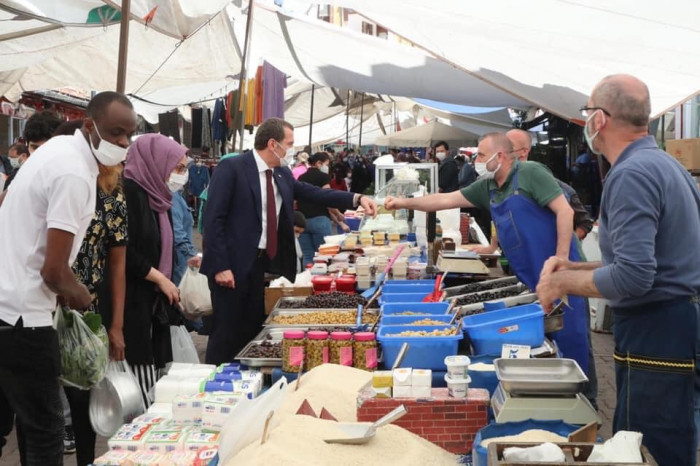 Başkan Ömer Arısoy tam kapanma sonrası pazarın nabzını tuttu