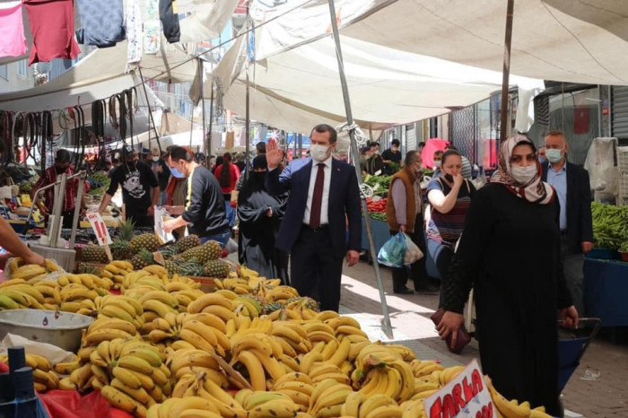 Başkan Ömer Arısoy tam kapanma sonrası pazarın nabzını tuttu