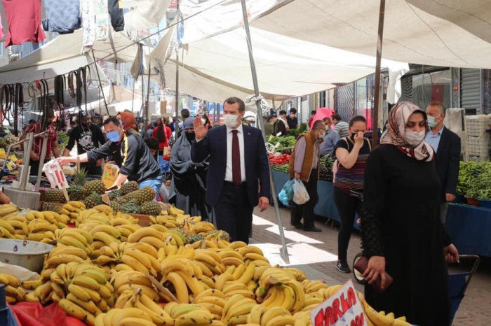 Başkan Ömer Arısoy tam kapanma sonrası pazarın nabzını tuttu