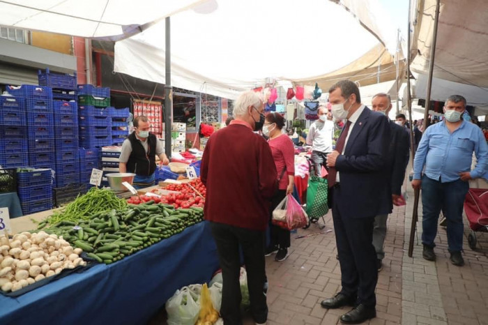 Başkan Ömer Arısoy tam kapanma sonrası pazarın nabzını tuttu