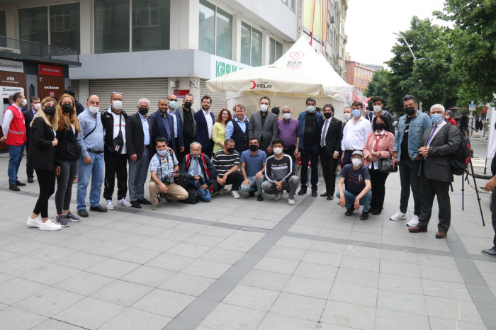 Gazeteci Arkadaşlarımızla Kan Bağışı Kampanyası Düzenledik
