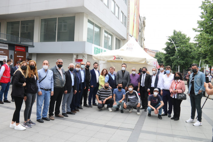 Gazeteci Arkadaşlarımızla Kan Bağışı Kampanyası Düzenledik