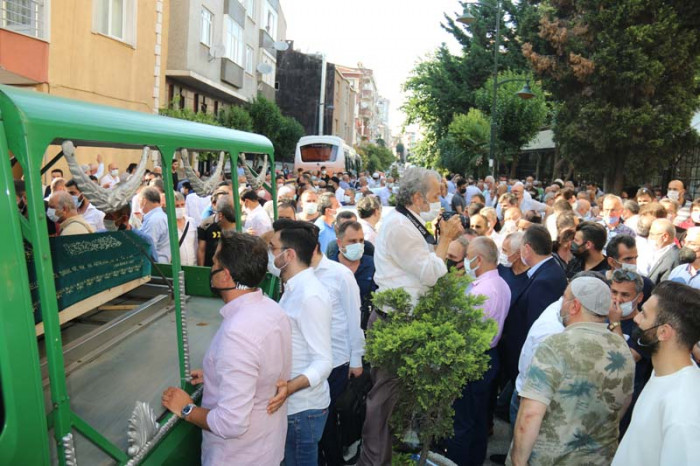 Başkan Kemal Hayırlıoğlu Zeytinburnu’nu yasa boğdu