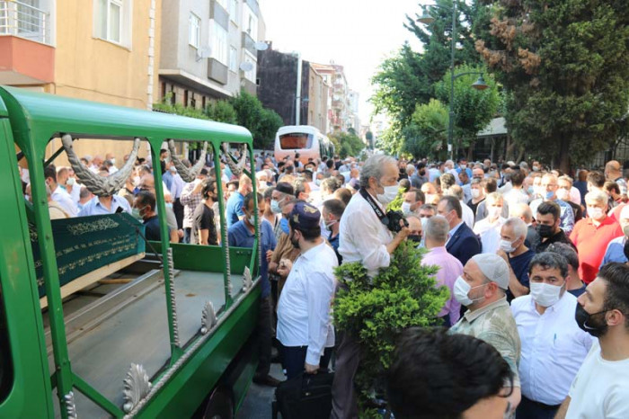 Başkan Kemal Hayırlıoğlu Zeytinburnu’nu yasa boğdu