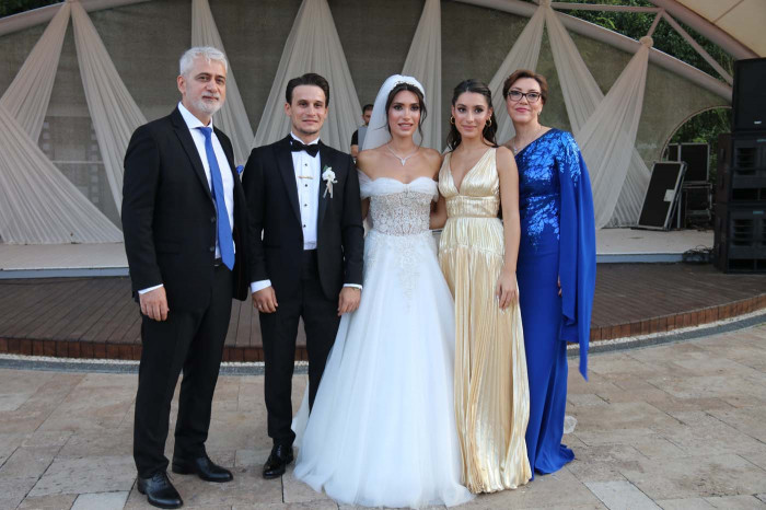 Büşra & Mert Hüseyin görkemli bir kır düğünüyle dünya evine girdiler