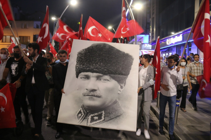 CHP Zeytinburnu İlçe Örgütünden Muhteşem 30 Ağustos Zafer Yürüyüşü