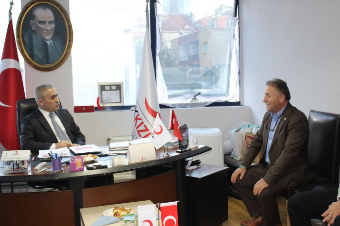 Kaymakam Zekeriya Güney Kızılay'ı ziyaret etti