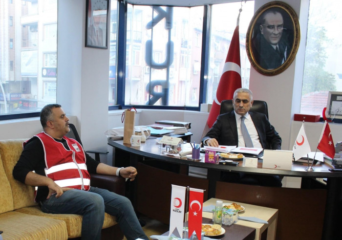 Kaymakam Zekeriya Güney Kızılay'ı ziyaret etti
