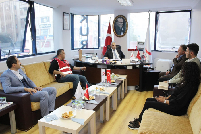 Kaymakam Zekeriya Güney Kızılay'ı ziyaret etti