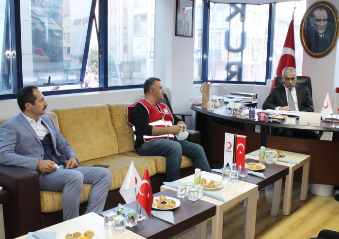 Kaymakam Zekeriya Güney Kızılay'ı ziyaret etti