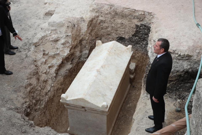 Kazlıçeşme Arkeolojik Kazı Alanı'nda lahit ve sandık tipi mezar bulundu