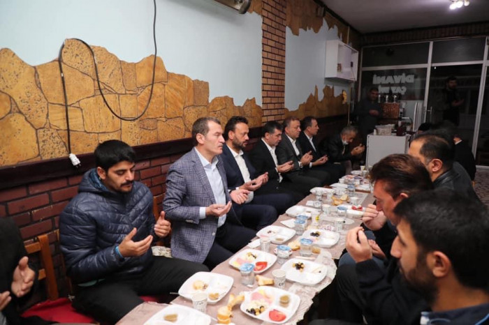 AK Teşkilat Cuma Sabahı Kahvaltısında Telsiz’deydi