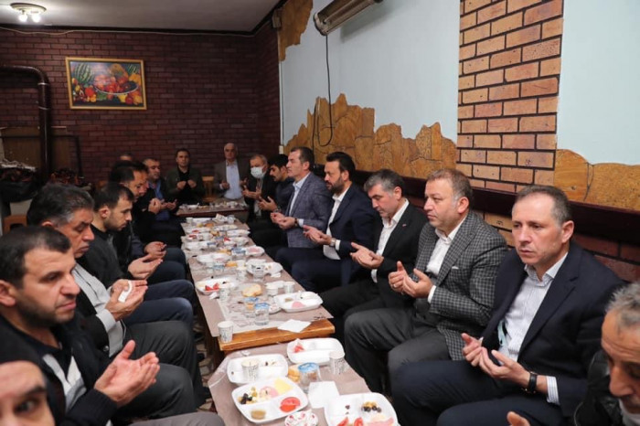 AK Teşkilat Cuma Sabahı Kahvaltısında Telsiz’deydi